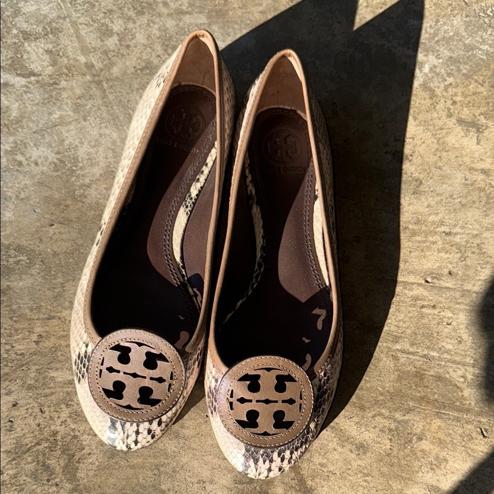 Tory Burch Tan and Brown snake print Leather Flats with brown Logo
